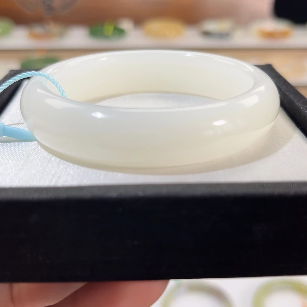 和田玉未镶嵌手镯新疆白玉