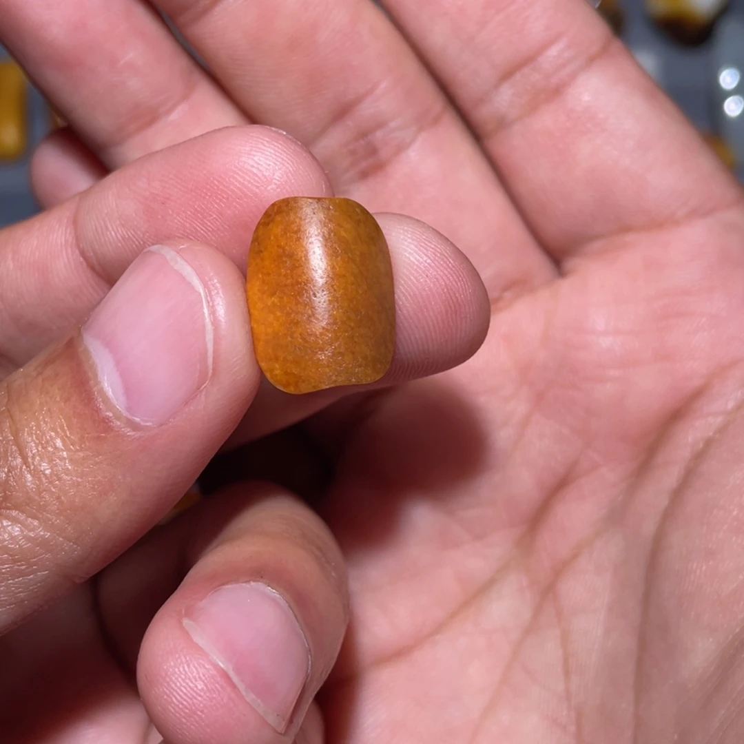 肌***山和田玉未镶嵌颈饰