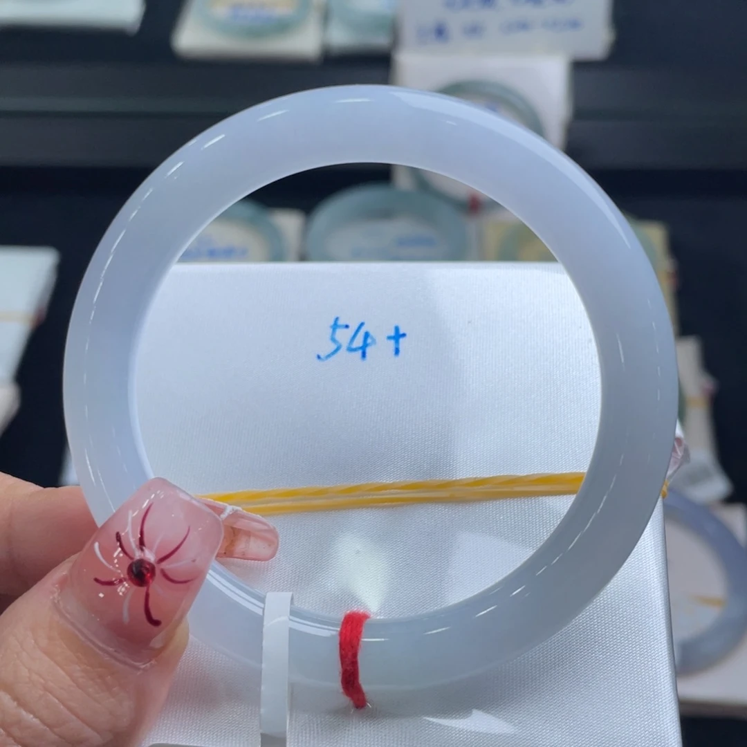 翡翠手镯未镶嵌翡翠手镯