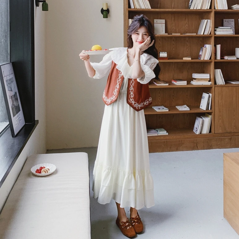 法式甜美白色荷叶领连衣裙套装女2025夏季新款复古刺绣马甲两件套