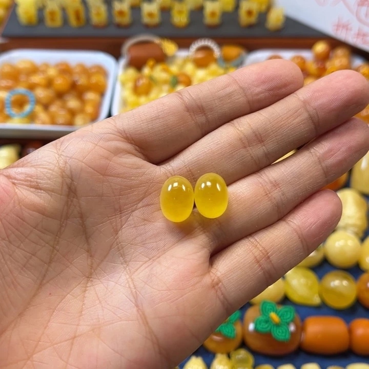 琥珀未镶嵌裸石卡9大加枣珠一对微瑕漏