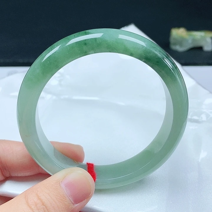 翡翠手镯未镶嵌天然翡翠手镯