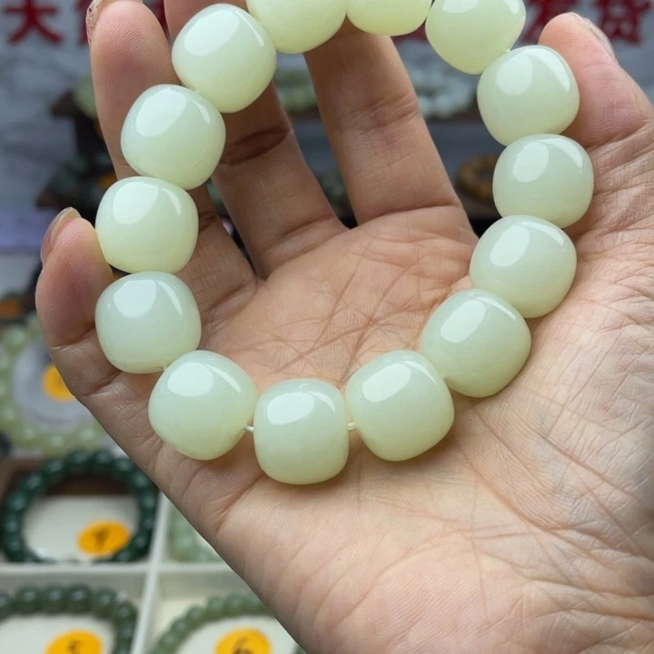 江***画和田玉未镶嵌手串