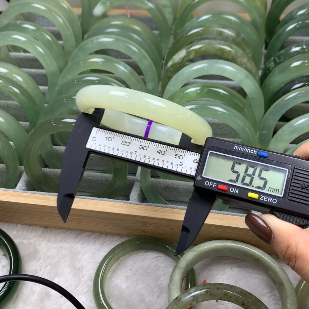 蛇纹石玉未镶嵌手镯35