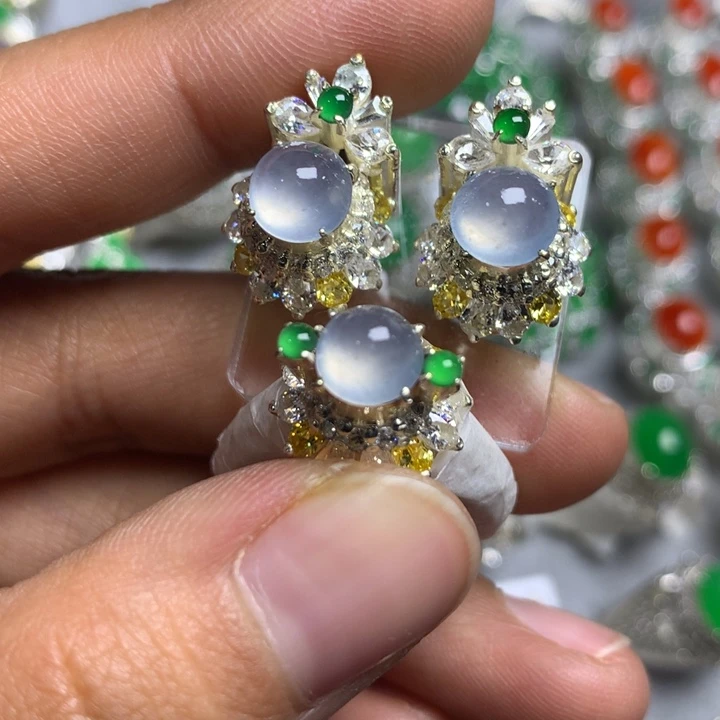 翡翠未镶嵌戒指铜托，卖裸石，需要二次镶嵌