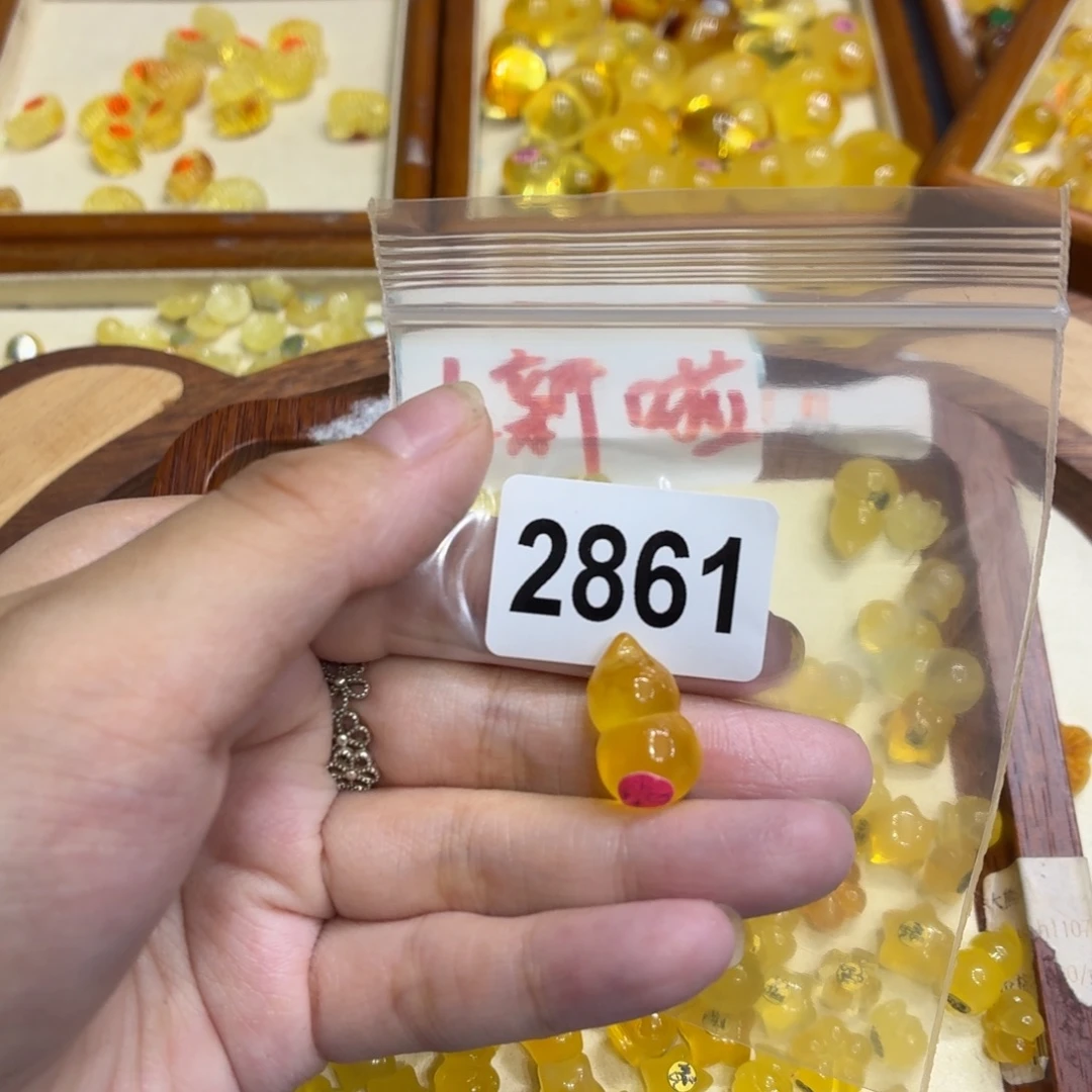 琥珀未镶嵌颈饰我