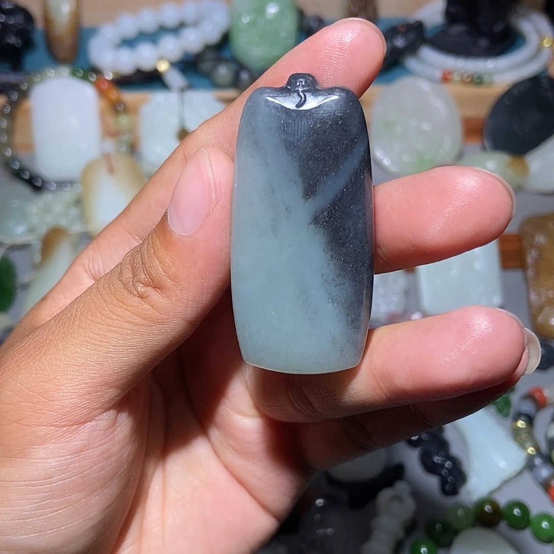 和田玉未镶嵌颈饰照*