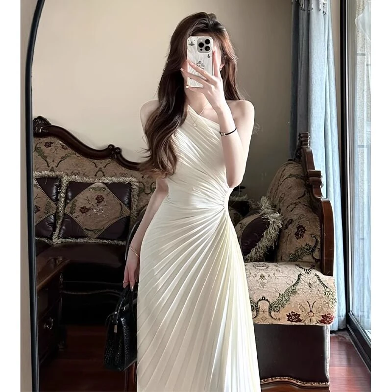 设计感不规则连衣裙子女夏气质名媛御姐风高级感镂空露肩百褶长裙