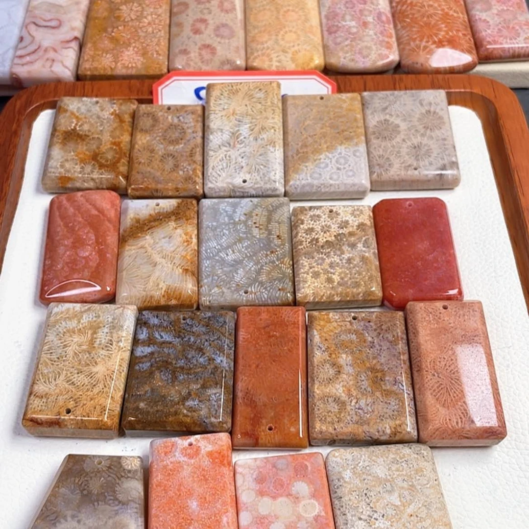 【闪购商品】硅化玉吊坠(赠链)未镶嵌华**哥