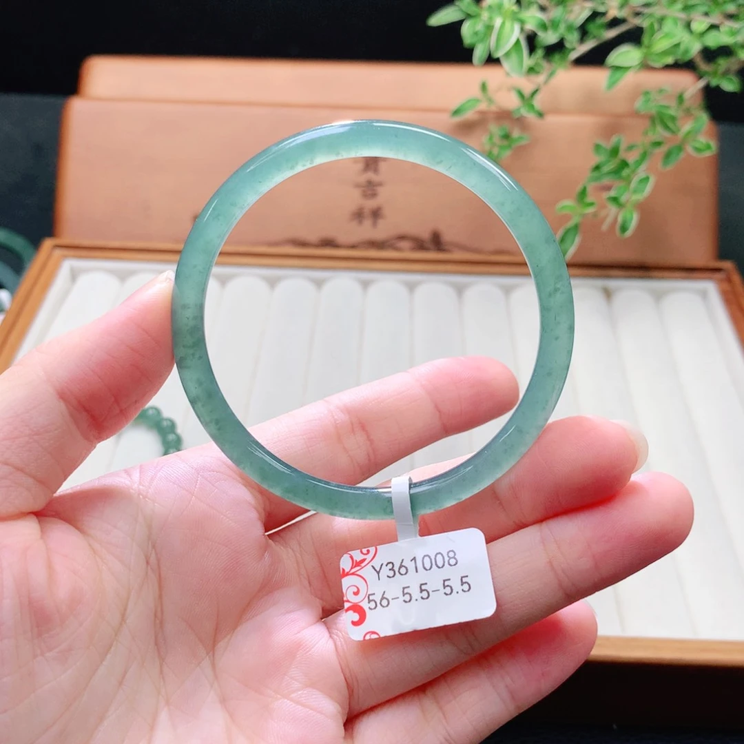 未镶嵌手镯（圆镯）翡翠