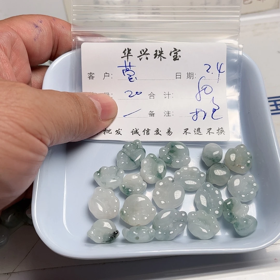 翡翠颈饰未镶嵌莹*