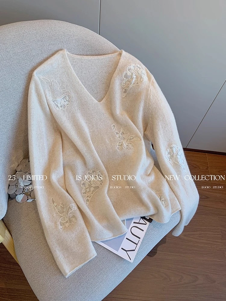 法式镂空蕾丝刺绣V领针织衫女早秋2025新款温柔气质减龄软糯毛衣