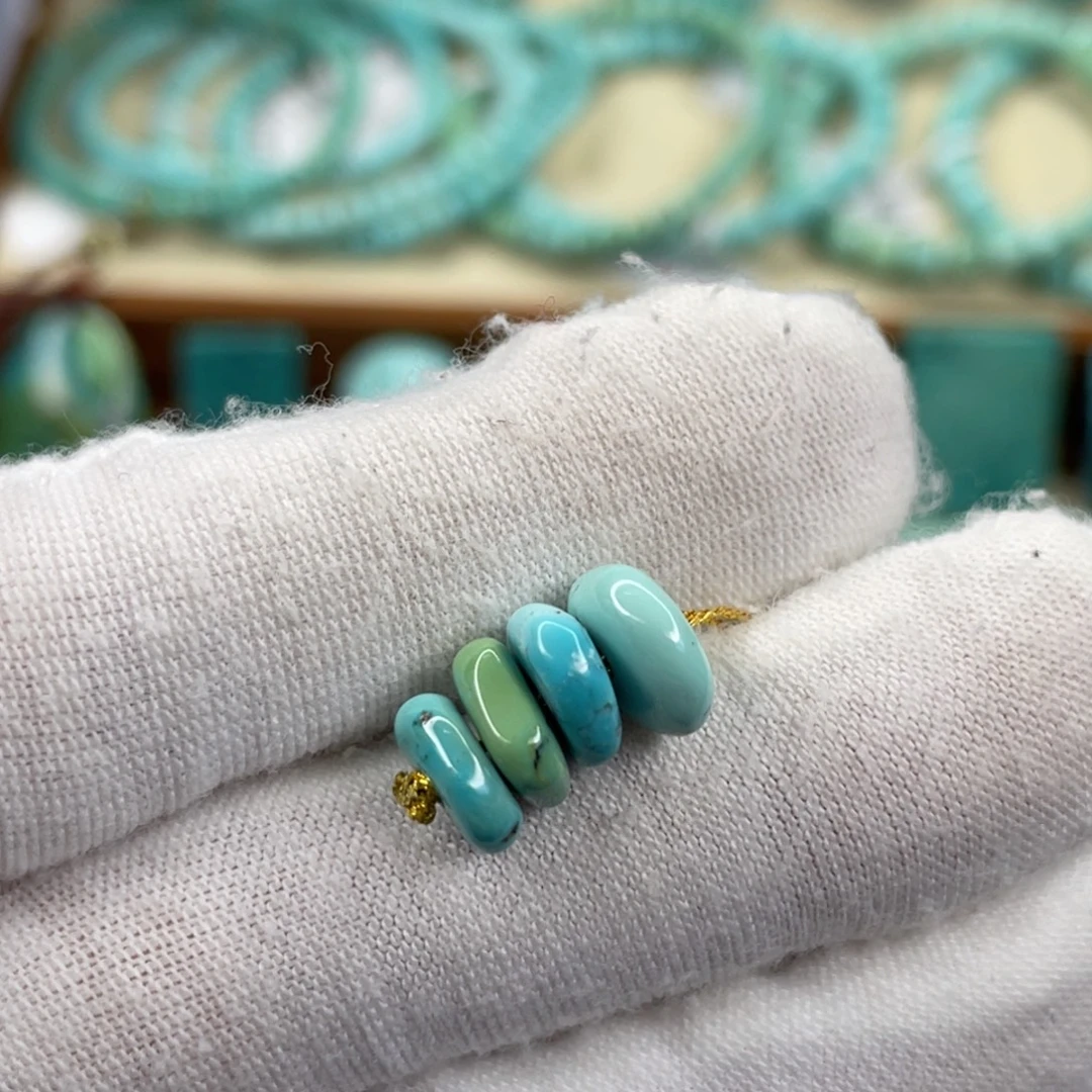 绿松石未镶嵌颈饰