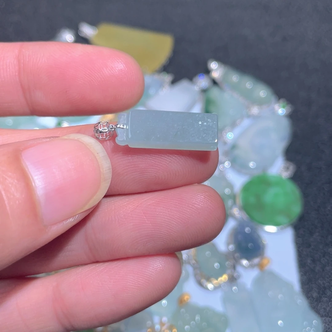 翡翠颈饰18K金镶嵌翡翠