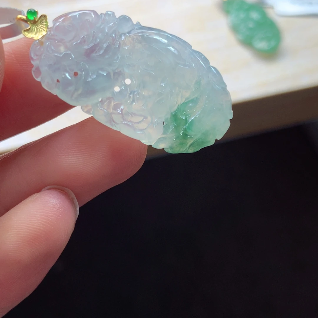 翡翠未镶嵌颈饰吊坠