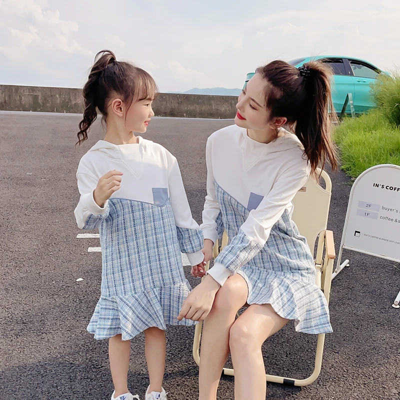 亲子装2025春新款女童小香风连衣裙炸街母女装拼接连帽卫衣裙子潮