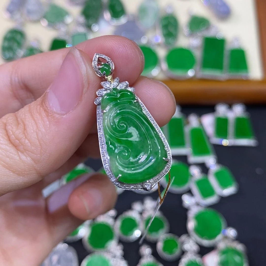 翡翠吊坠(不含链)18K金镶嵌