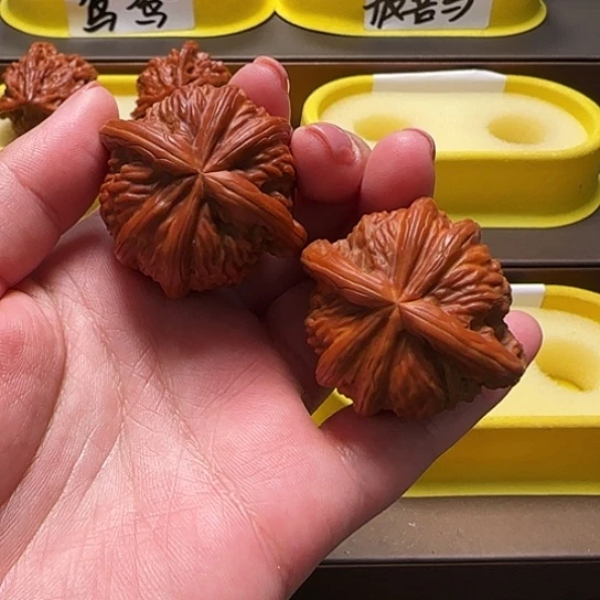 吊坠文玩核桃白狮子六棱
