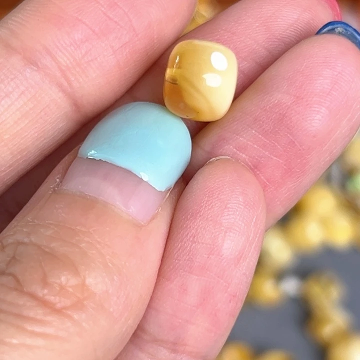 未镶嵌蜜蜡裸石9mm一个