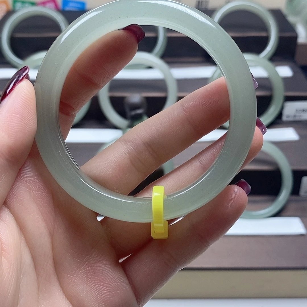 东陵石未镶嵌手镯