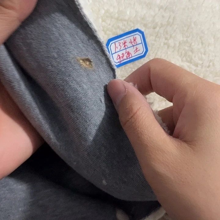 ღ***࿐花灰色羊驼绒1.3米长带螺纹特价缺角