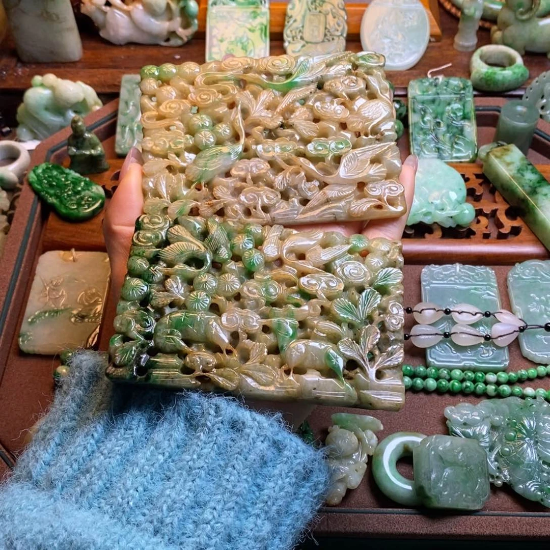 翡翠挂件未镶嵌比***者