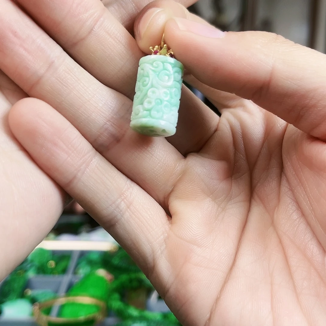 翡翠颈饰未镶嵌吊坠
