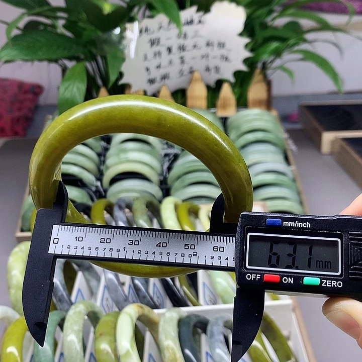 未镶嵌蛇纹石玉手镯27