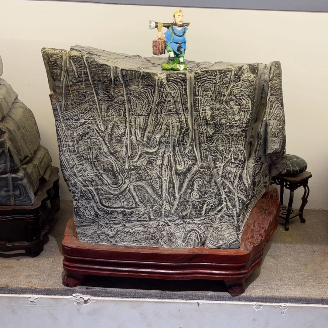 清***源石材奇石博物馆馆长与小鲜肉合影啦