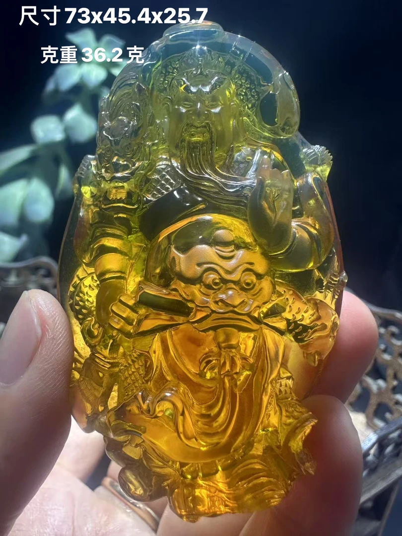 緬甸天然琥珀蓝珀大师工雕刻关公挂件吊坠