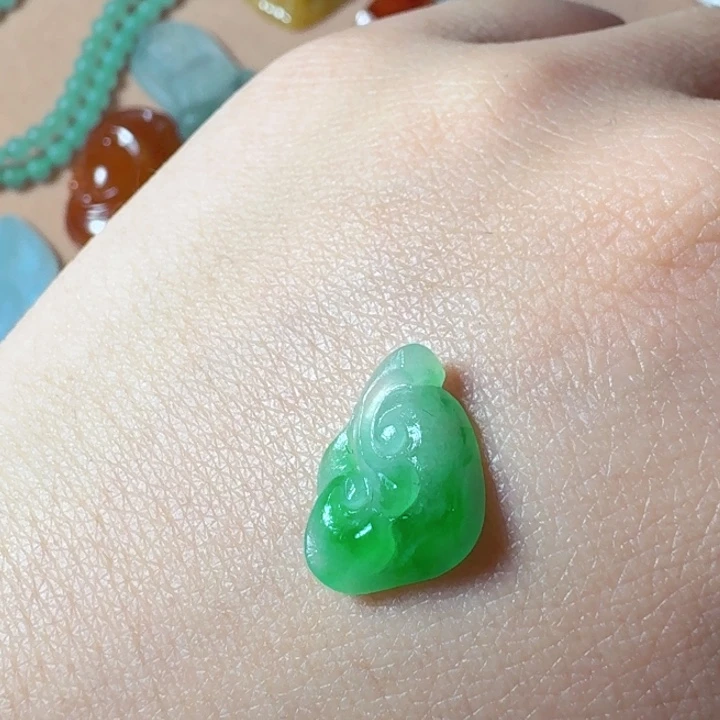 定制翡翠未镶嵌如意