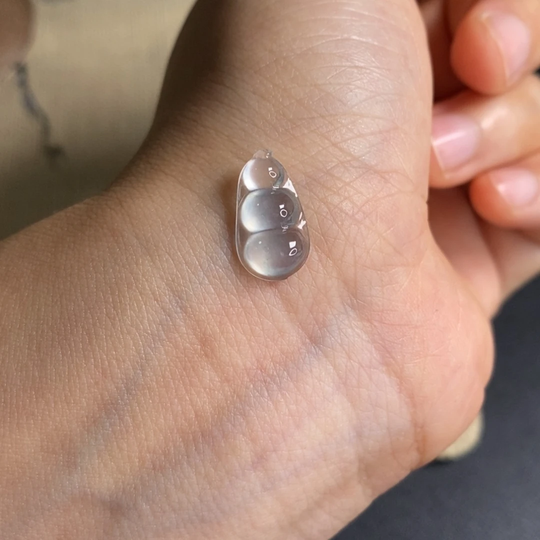 翡翠未镶嵌颈饰豆子