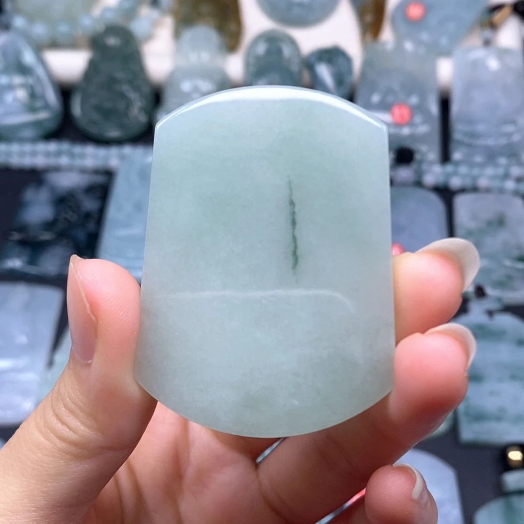 翡翠未镶嵌颈饰无事牌