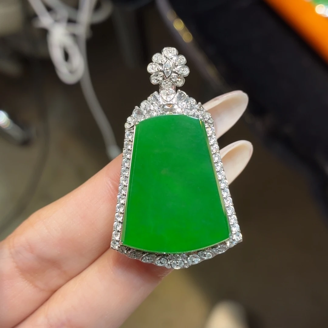 翡翠18K金镶嵌颈饰天然缅甸翡翠