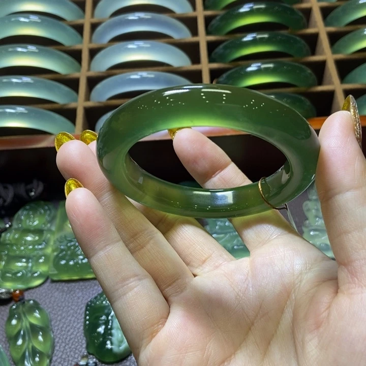 蛇纹石玉未镶嵌手镯54