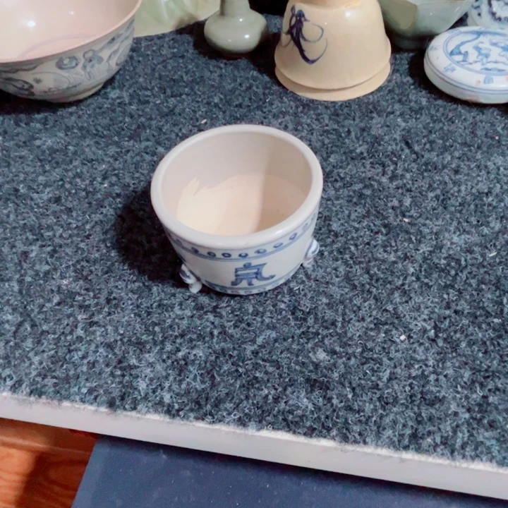 花***居瓷片青花文饰的一个碗