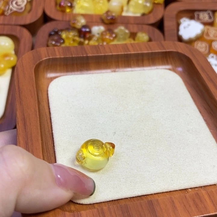 琥珀未镶嵌珠宝奇石把把胡全品