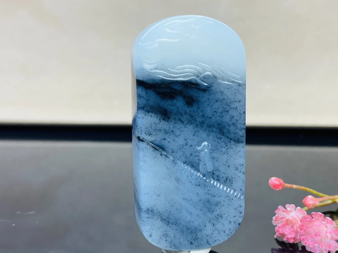 和田玉水料青花牌女款俏雕工