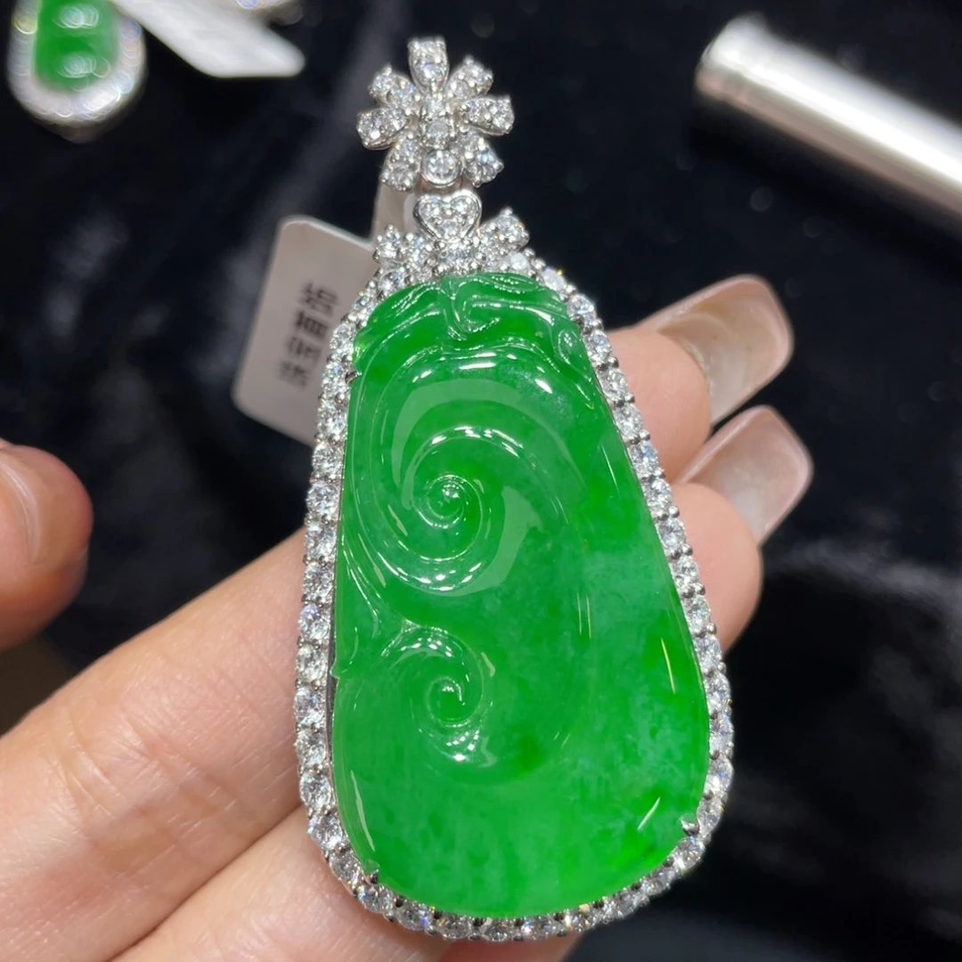 翡翠颈饰18K金镶嵌天然缅甸翡翠