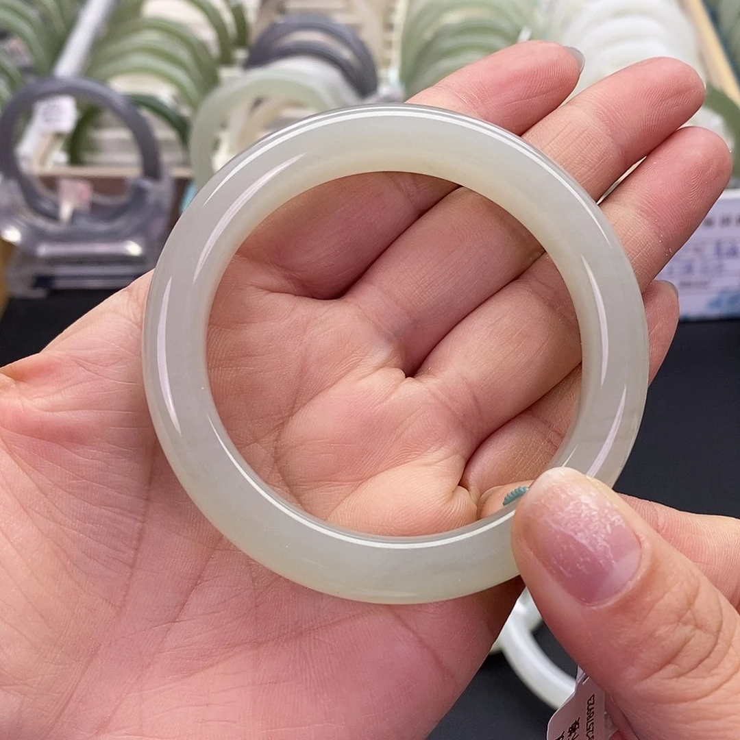 和田玉未镶嵌手镯55.56