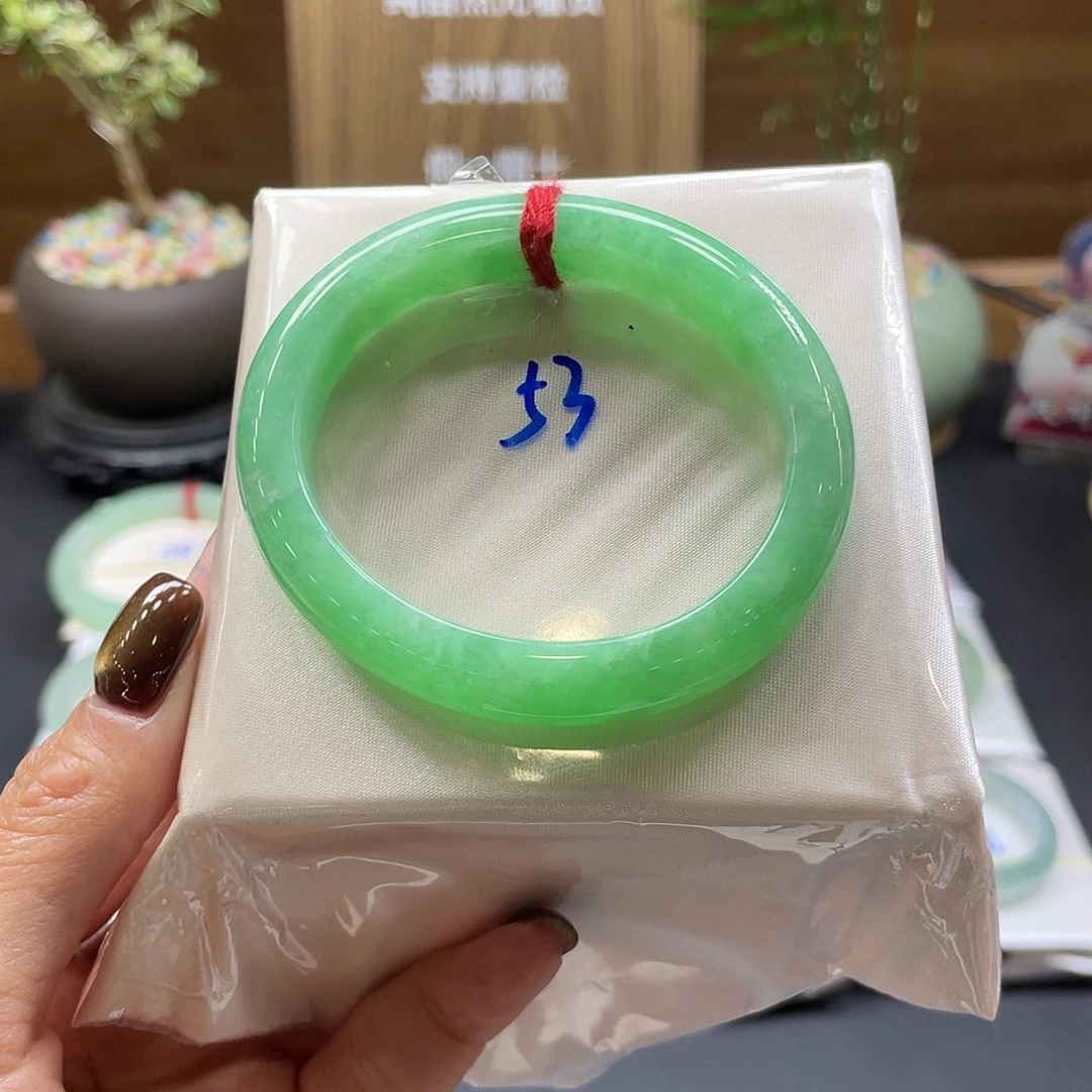 翡翠未镶嵌手镯47 号