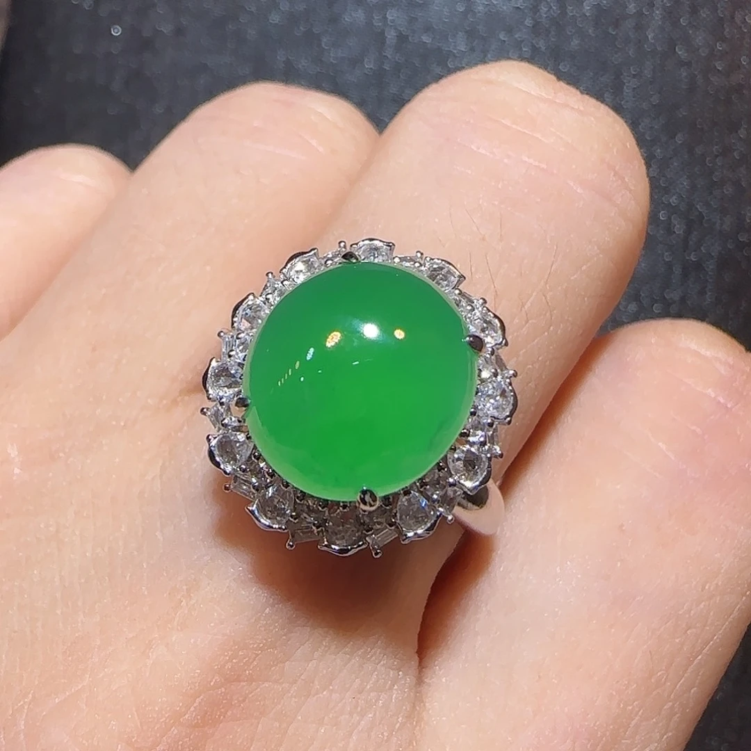 翡翠18K金镶嵌戒指蛋面