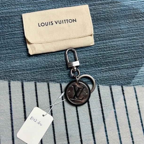 95新 LouisVuitton/路易威登 LV圆形logo钥匙扣