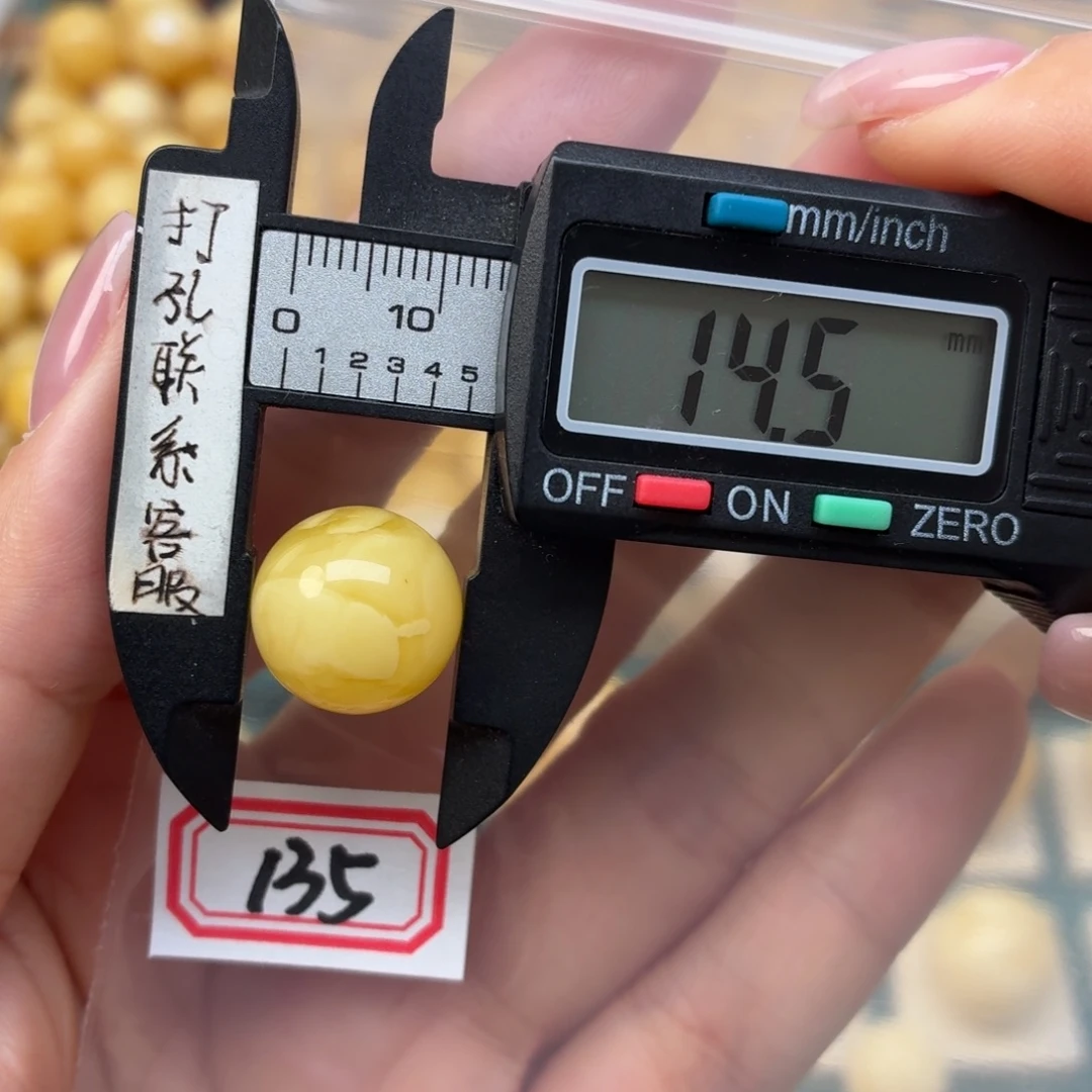 年***薄裸石蜜蜡未镶嵌蜜蜡