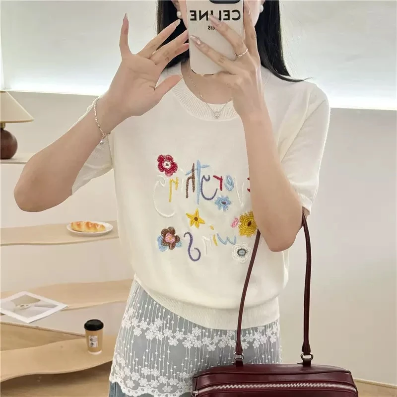 新款时尚减龄休闲宽松圆领立体刺绣短袖上衣女L030