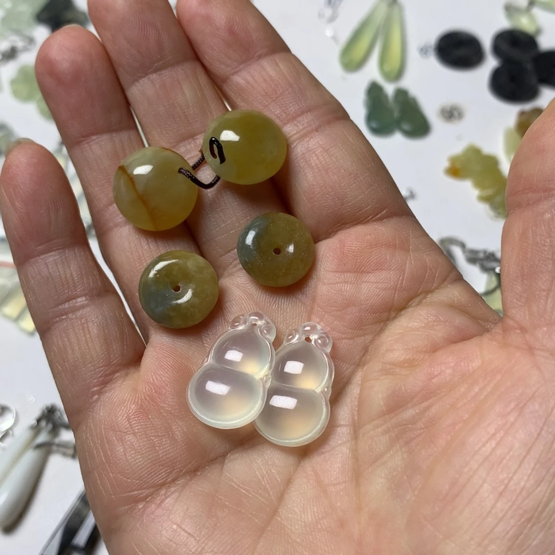 贰***）蛇纹石玉未镶嵌耳坠