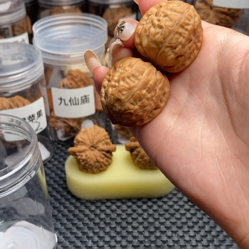 【闪购商品】核桃手串/手链猪****菜舍利子