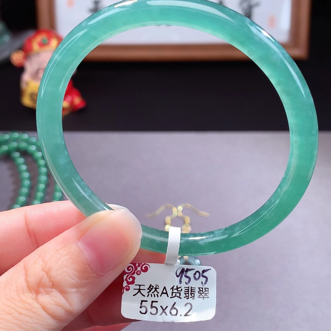 未镶嵌手镯（圆镯）翡翠