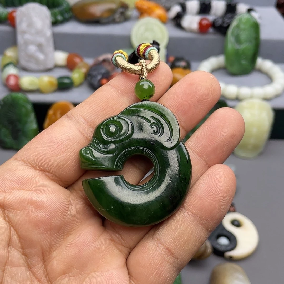 发***发和田玉未镶嵌颈饰