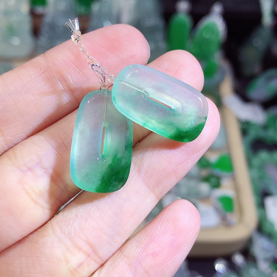 翡翠未镶嵌颈饰飘绿方糖